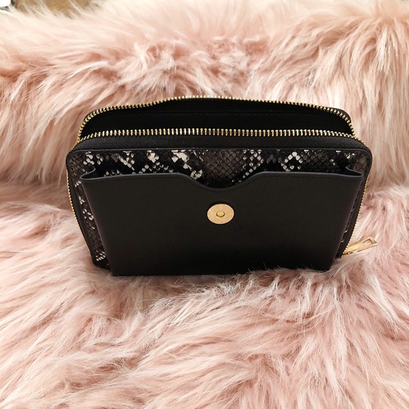 ⭐️Buy 1 get 1 FREE⭐️ NWOT Snakeskin Wallet Clutch - Picture 4 of 5